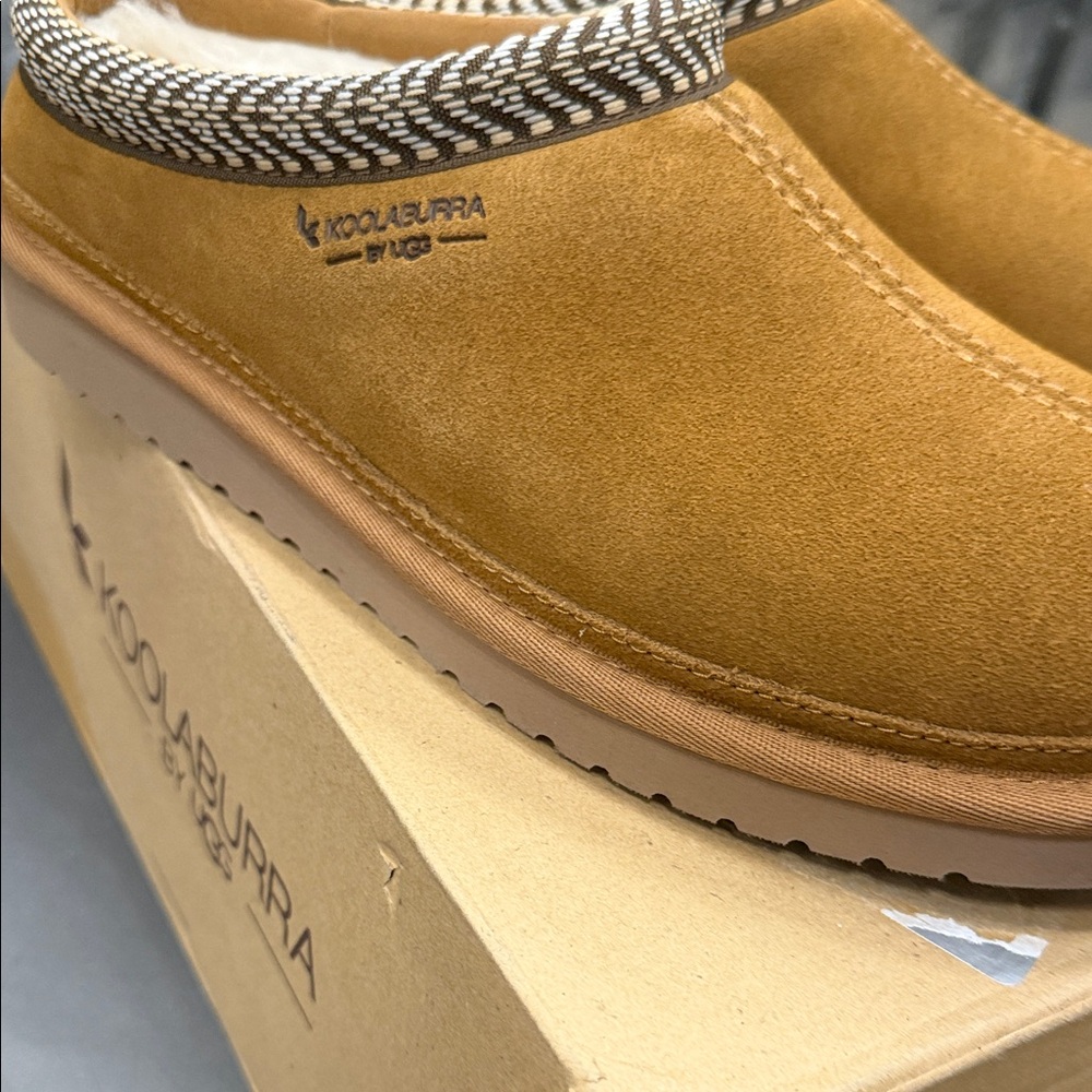 Koolaburra Women's Tan Suede Flats